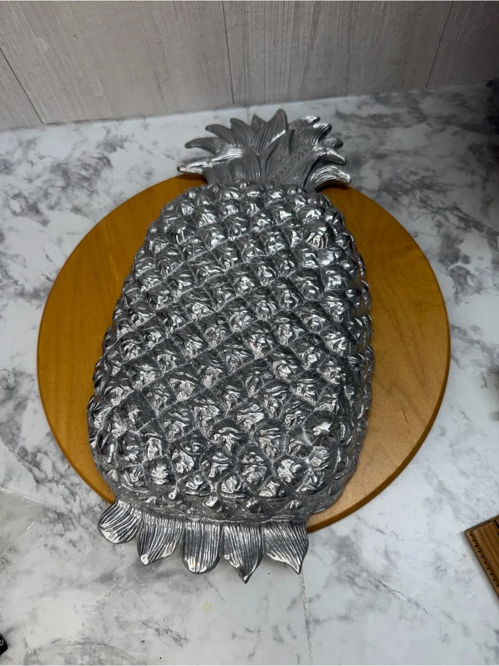 BELAVERRA Pineapple Metal Serving Tray Dish Bowl Centerpiece HTF piece 14x7.25